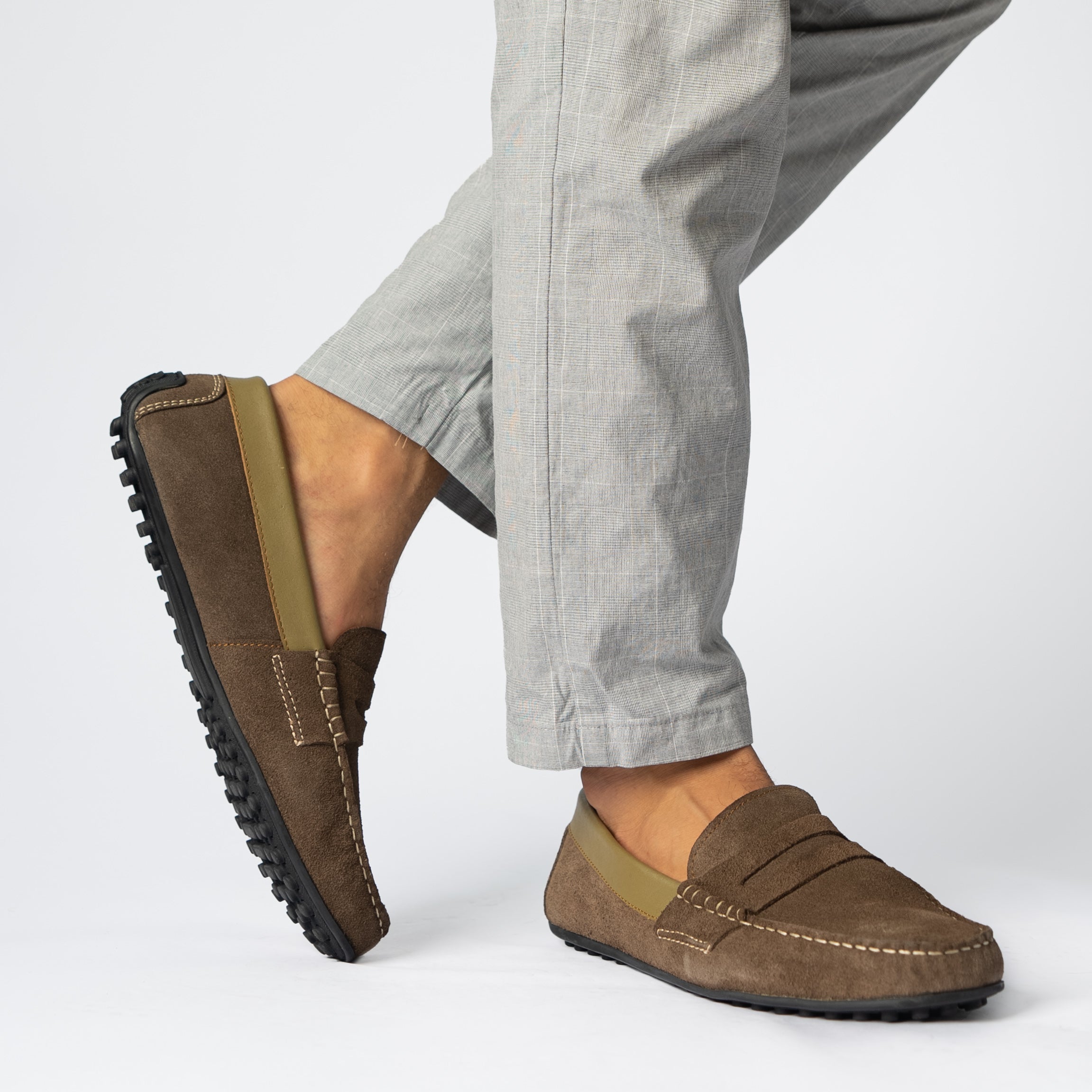 001 MOCASSINS SOUPLES EN DAIM GRIS FONCE