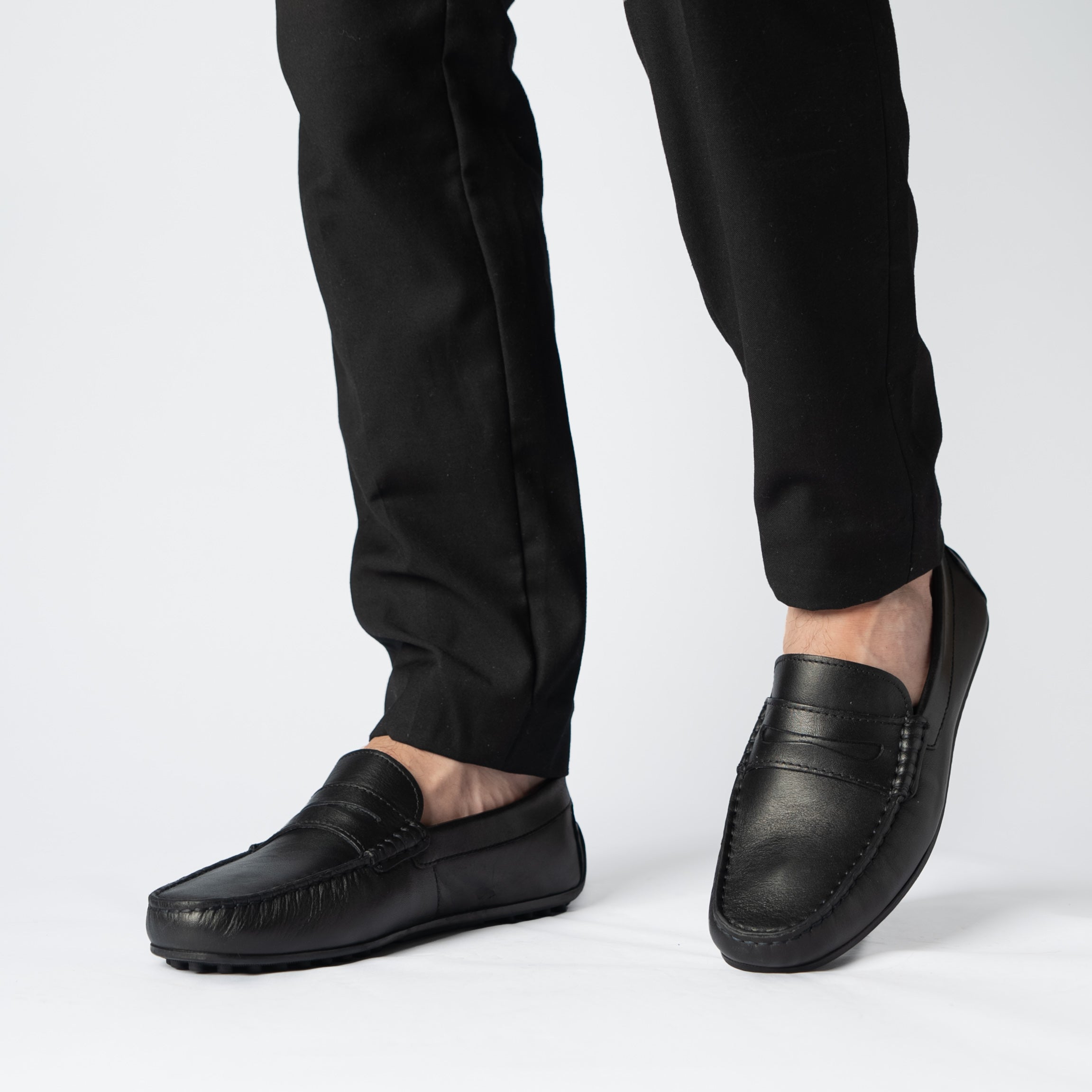 001 MOCASSINS SOUPLES EN CUIR NOIR
