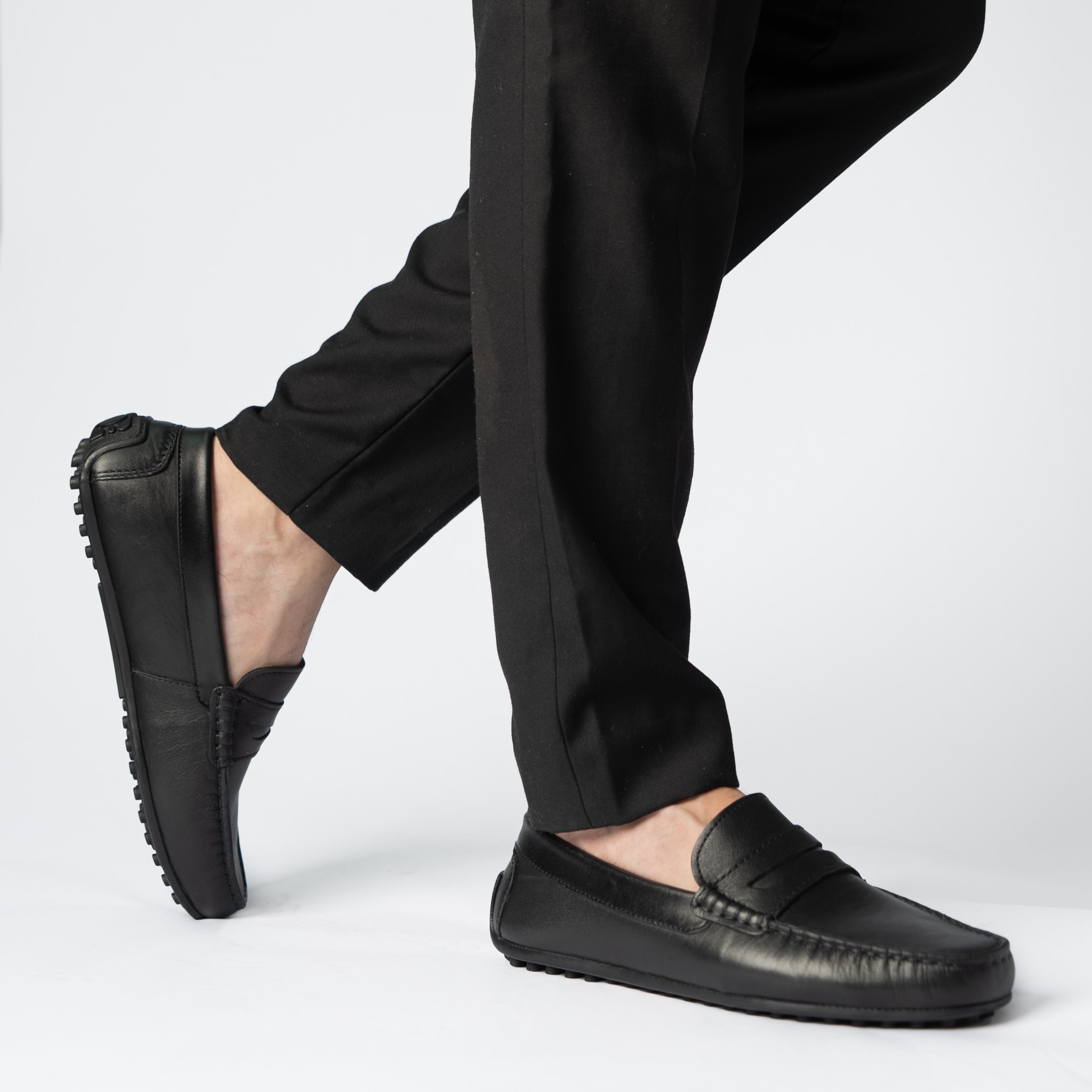 001 MOCASSINS SOUPLES EN CUIR NOIR