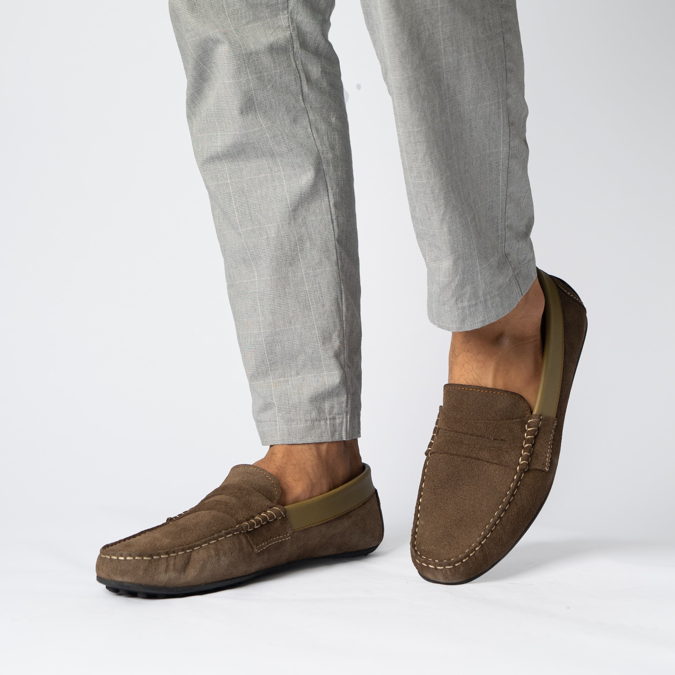 001 MOCASSINS SOUPLES EN DAIM GRIS FONCE